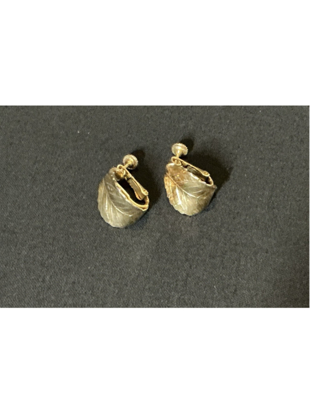 Vintage Signed Napier Gold Tone Textured Leaf Clip On Screw Back Earrings.